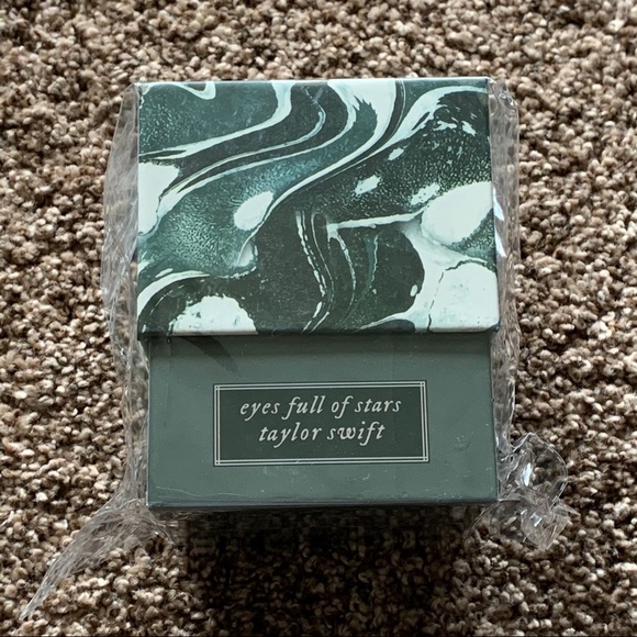 NEW Taylor Swift Evermore Candle - Picture 3 of 9